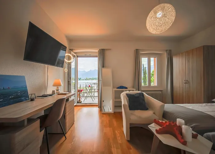 לינה וארוחת בוקר La Bateliere Port-Valais