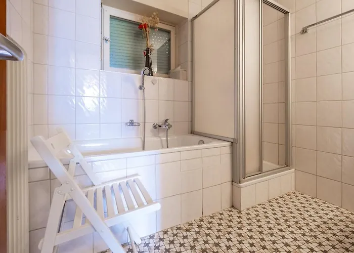 לינה וארוחת בוקר La Bateliere Port-Valais