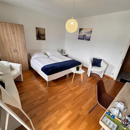 Le Dock Bed & Breakfast *